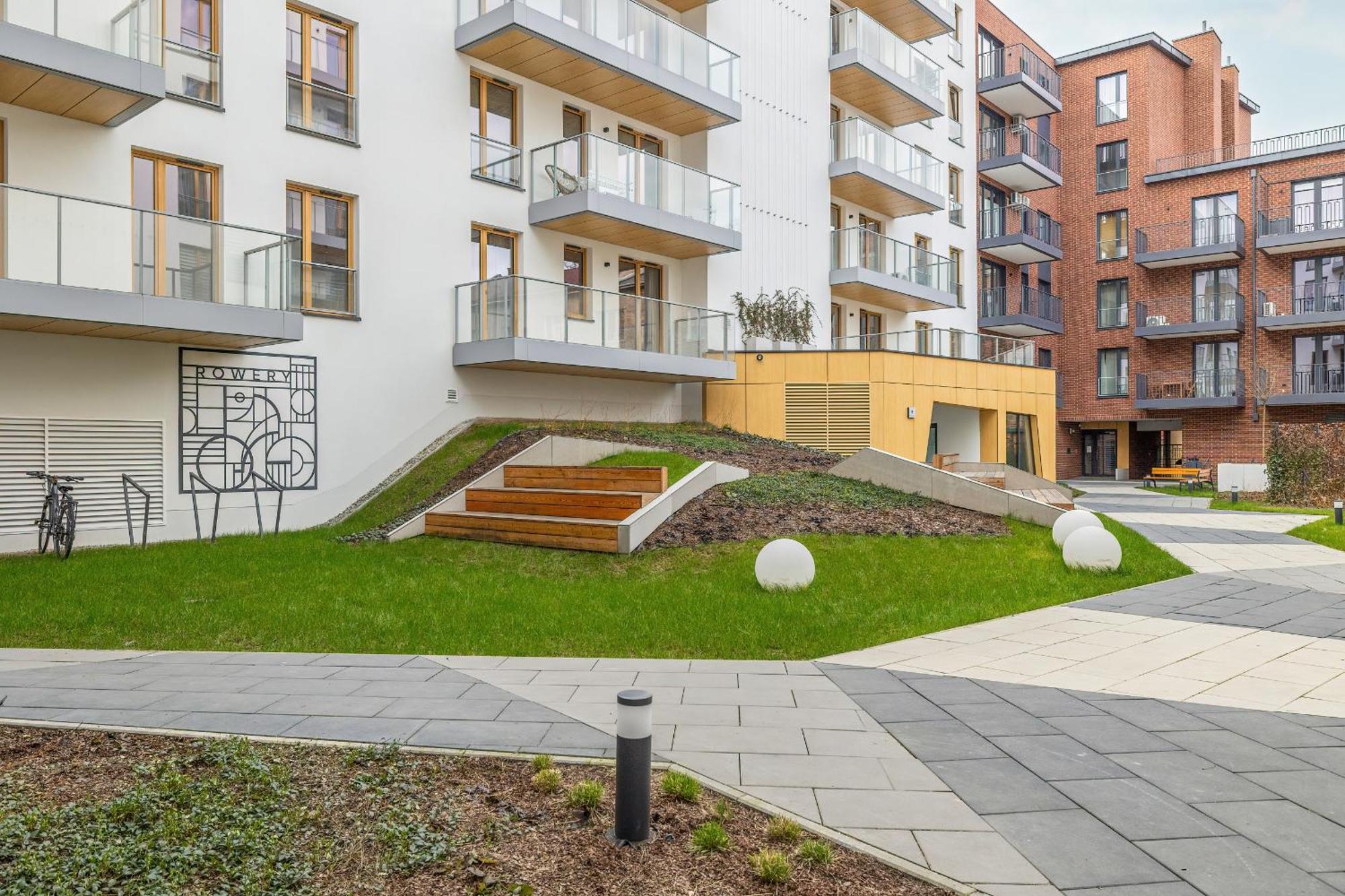 Cozy Apartment Orawska With Balcony By Noclegi Renters Krasków Eksteriør bilde